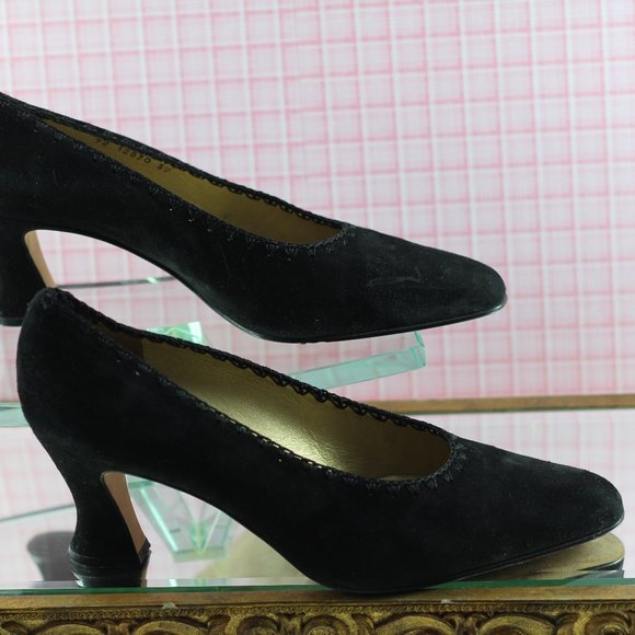 Davids Black Suede Pumps - Picture 14 of 16